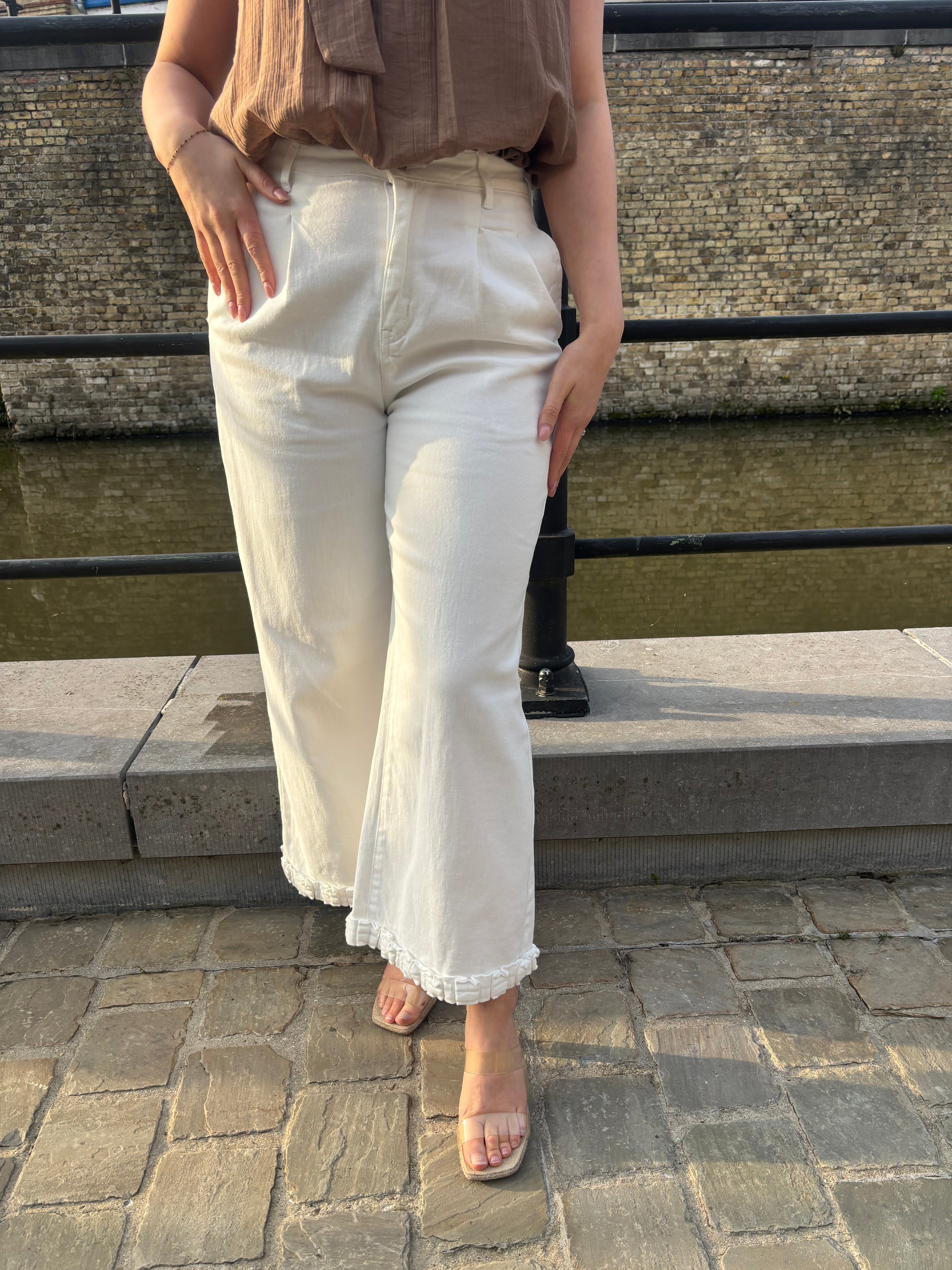 Witte broek met strikjes