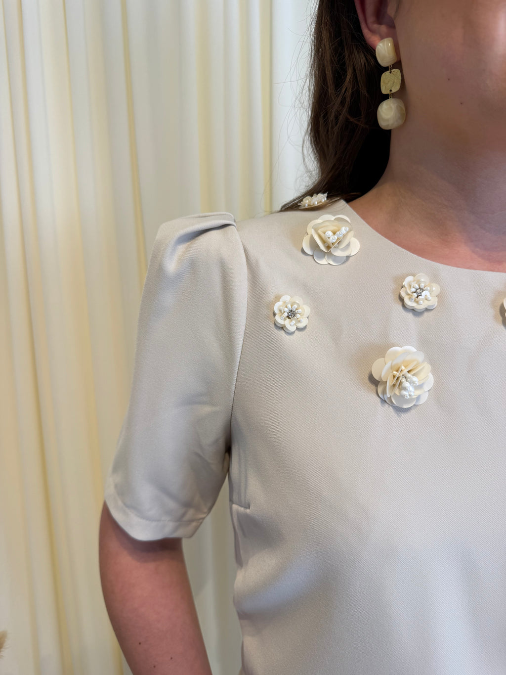 Beige rokje met bloemendetails