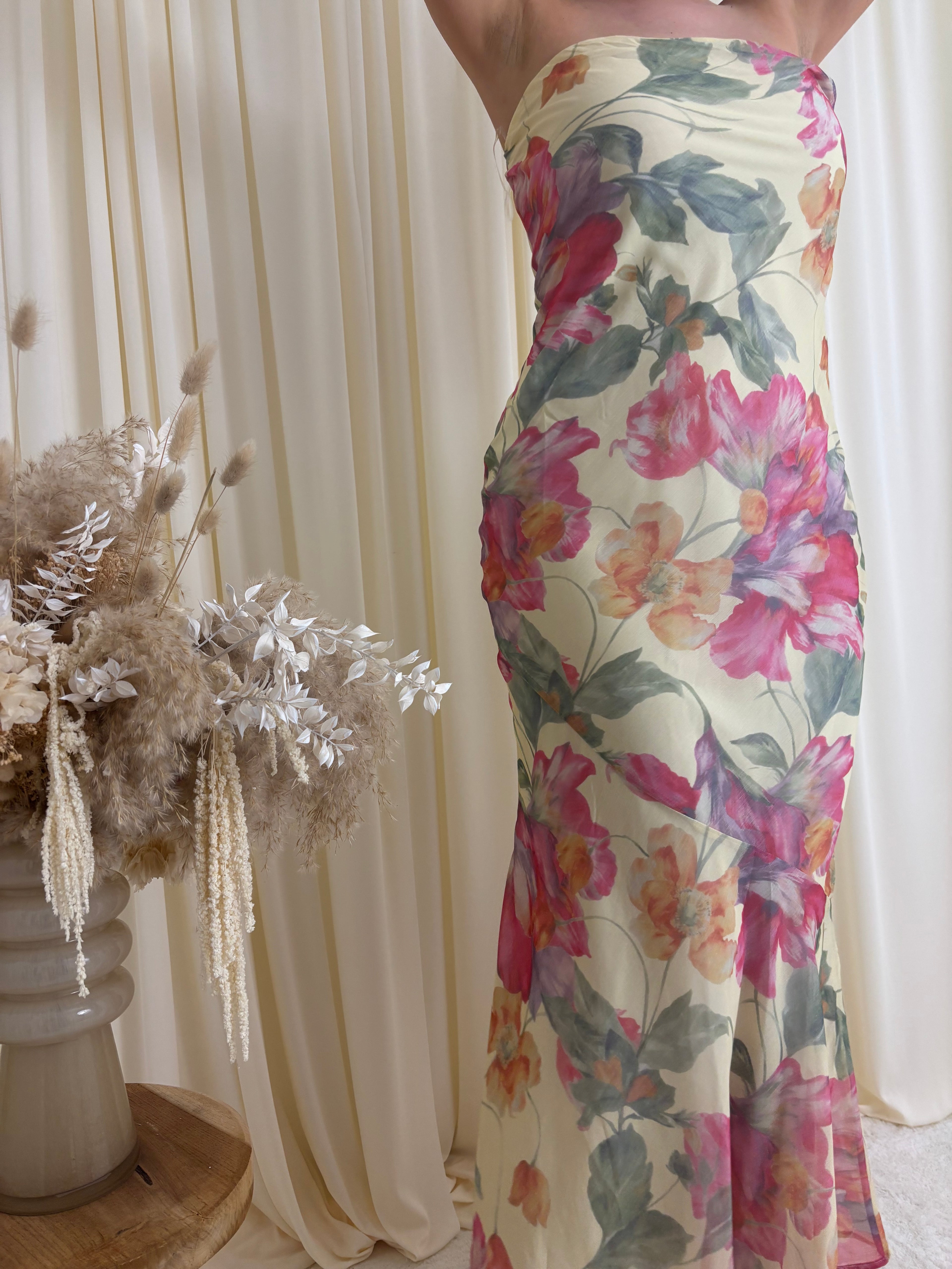 Zacht geel bloemen kleed lang